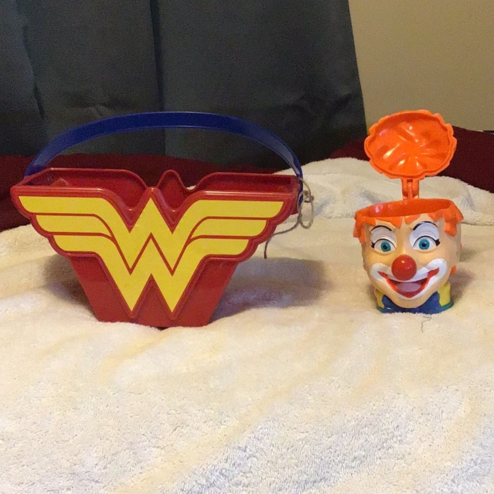Vintage Wonder Woman Carrier with bonus clown